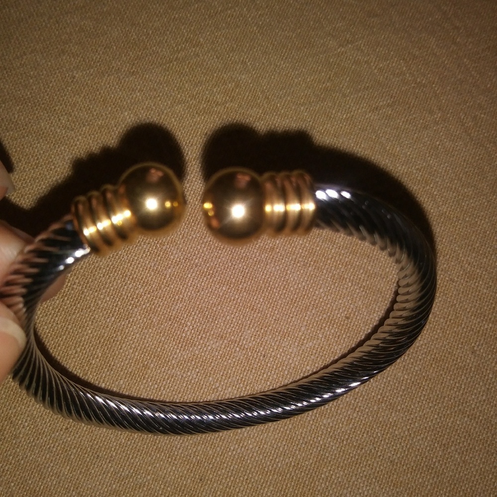 💛FINAL SALE!!💛 Stainless Steel Bangles - Picture 2 of 8
